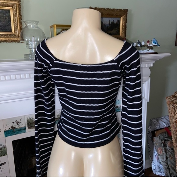 SADIE & Sage midriff sweater with full length sleeves and true square neckline. - Picture 3 of 6